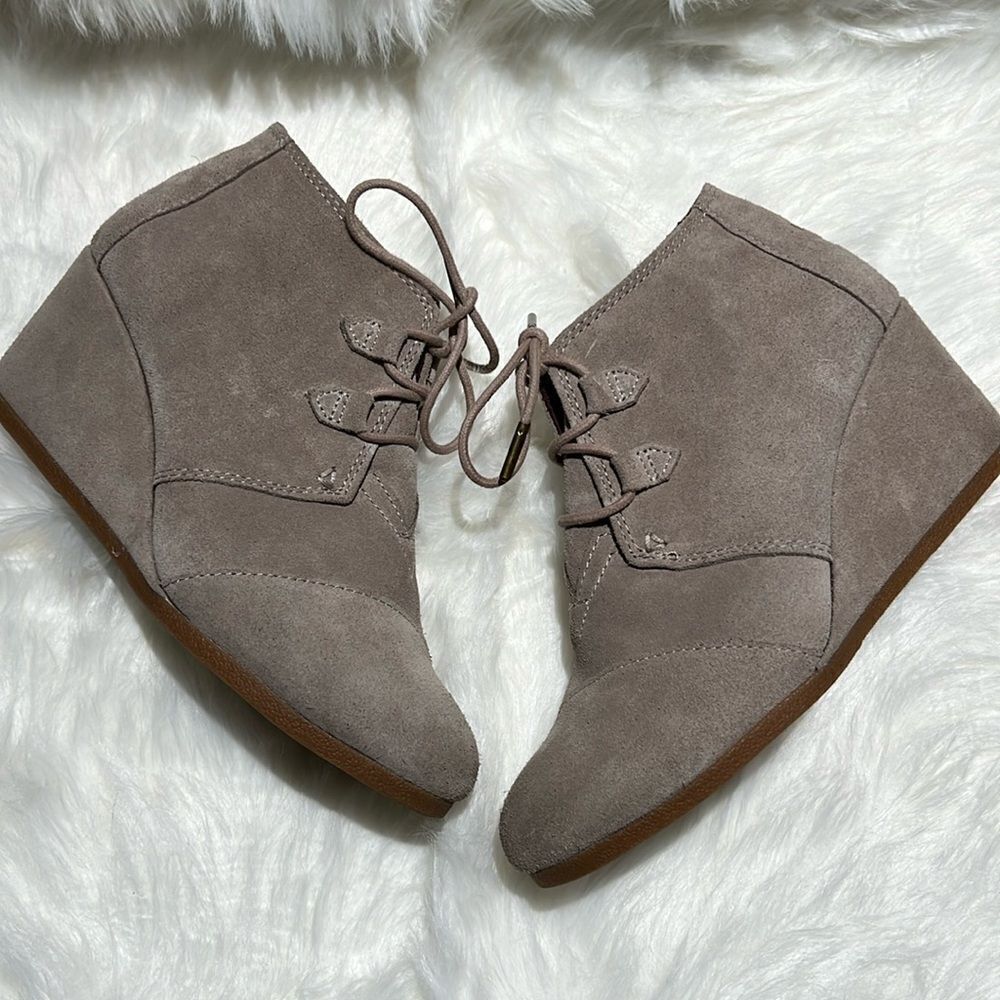 Tom's Brown Suede Wedge Boots. Size 10. B66